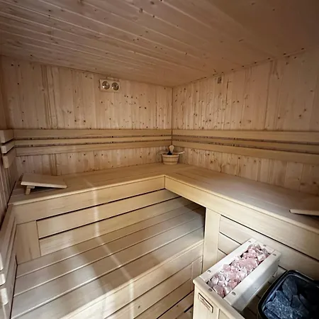 Igloo Hotel 3*