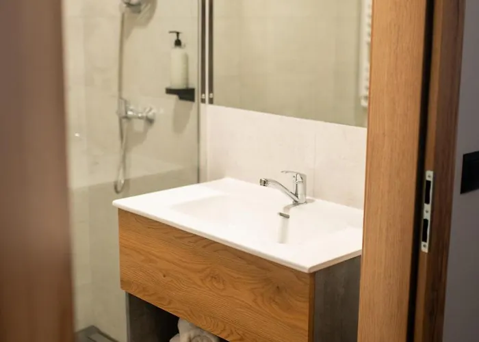 Igloo 3* 克罗托申